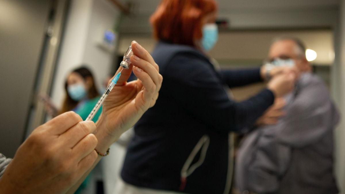 Scandal: Armata spaniolă sare rândul la vaccin