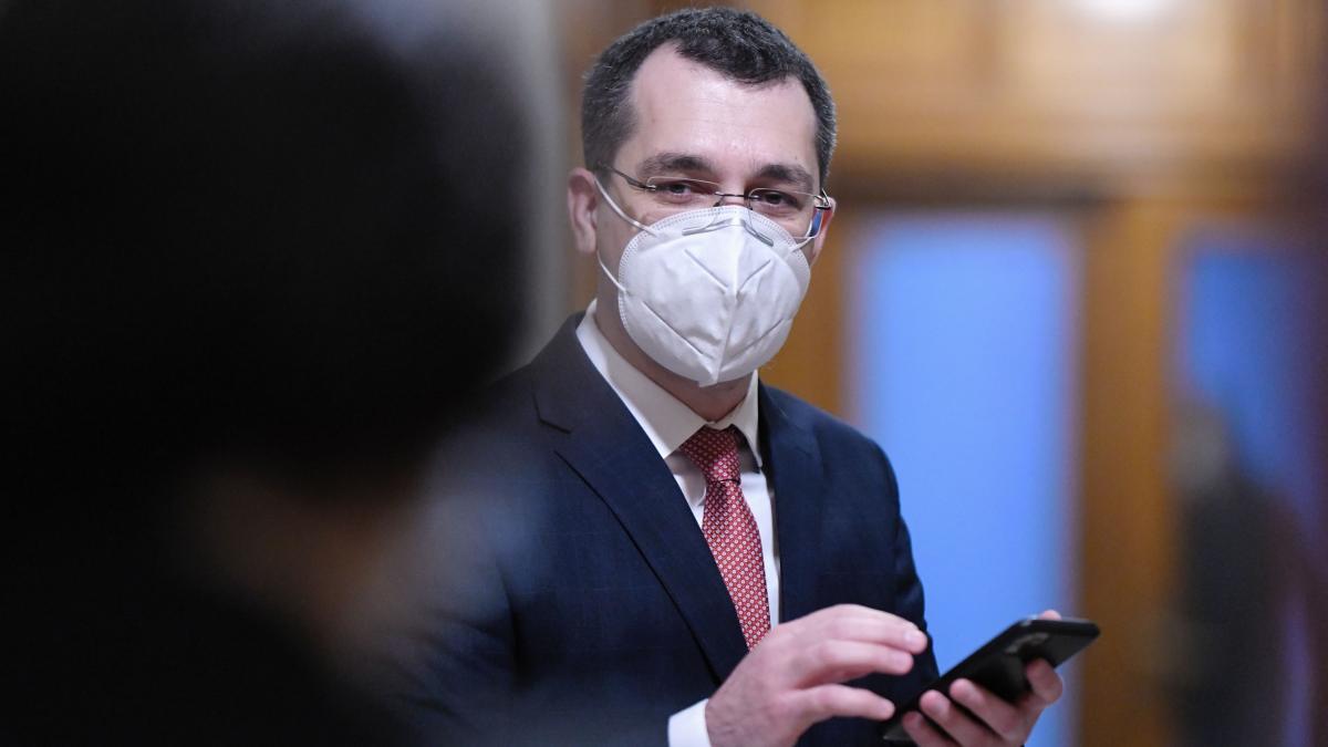 VIDEO: Vlad Voiculescu nu demisionează: Demisiile, respectiv concedierile, ar trebui să aibă legătură directă cu responsabilitățile dintr-un caz în altul
