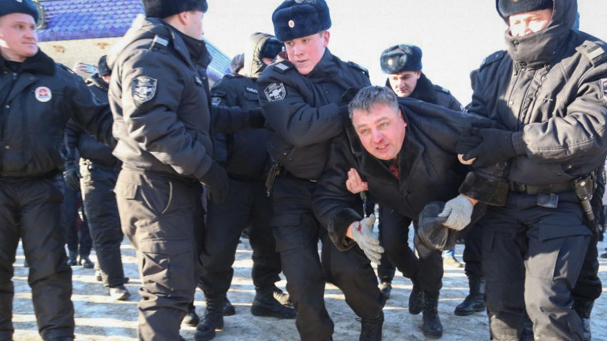 Poliția rusă a reținut peste 450 de persoane la protestele de susținere a lui Navalnîi