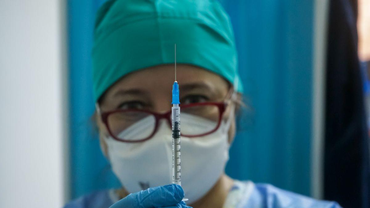 Vaccinarea în România: 18.256 doze de vaccin Pfizer și 8.501 de doze de vaccin Moderna administrate în ultimele 24 de ore. În total, 638.000 de români au fost vaccinați