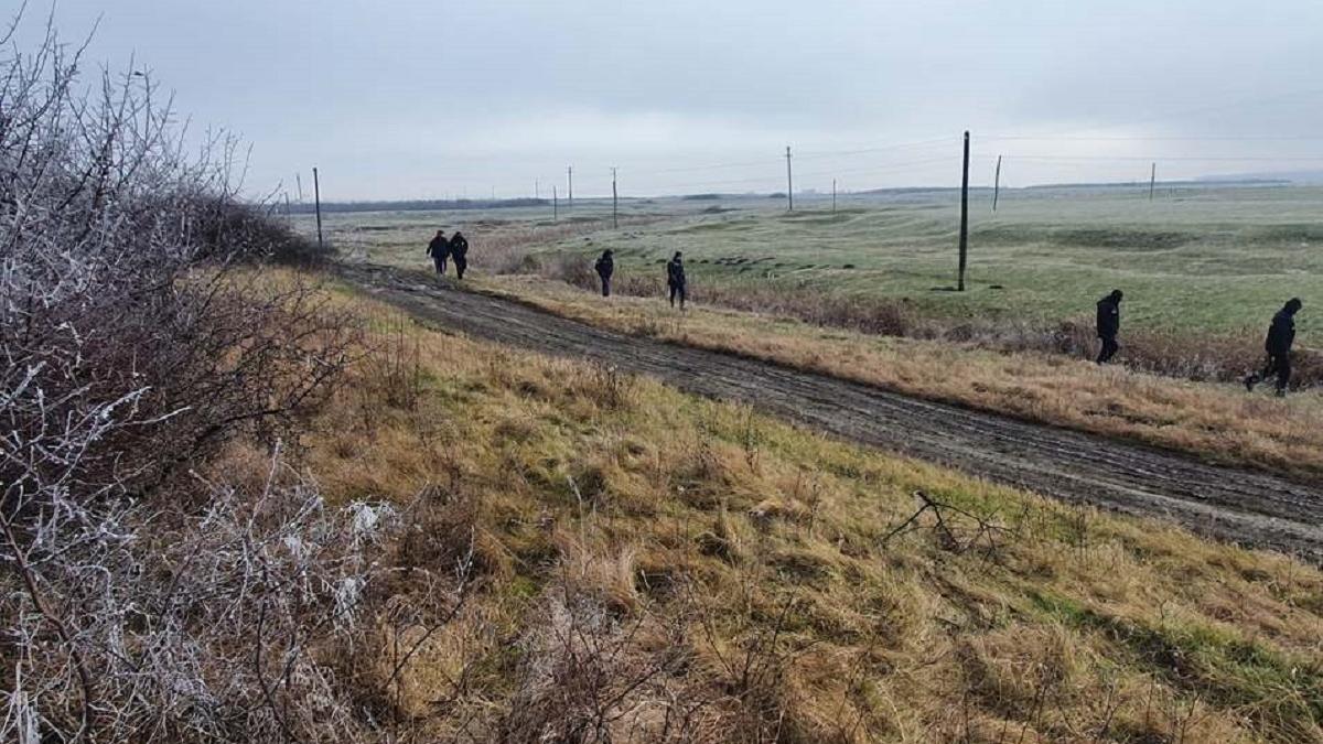 Un copil pe nume Sebi, „rătăcit” de-o lună de poliţişti