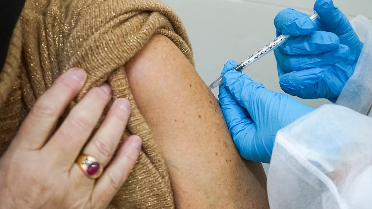 Autoritatea sanitară din Franța recomandă vaccinul unic pentru persoanele care au avut COVID-19