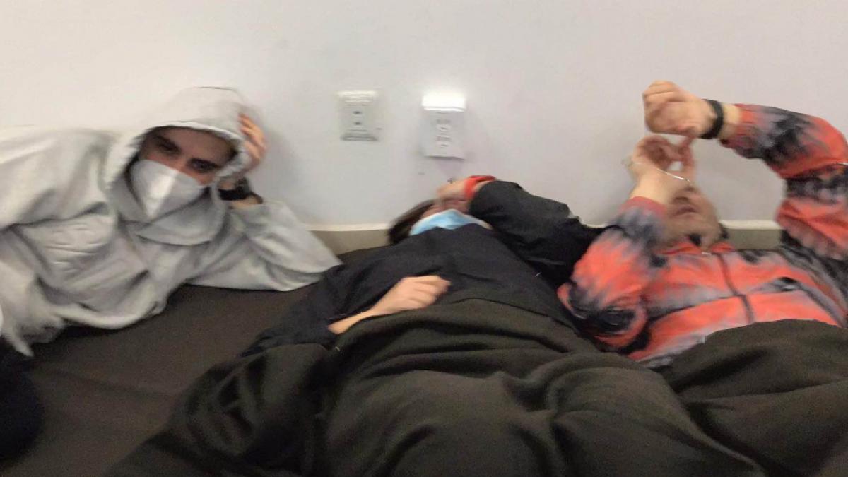 Calvarul de pe aeroportul din Cancun: O experiență degradantă. Ne-au spus că ne verifică FBI și CIA
