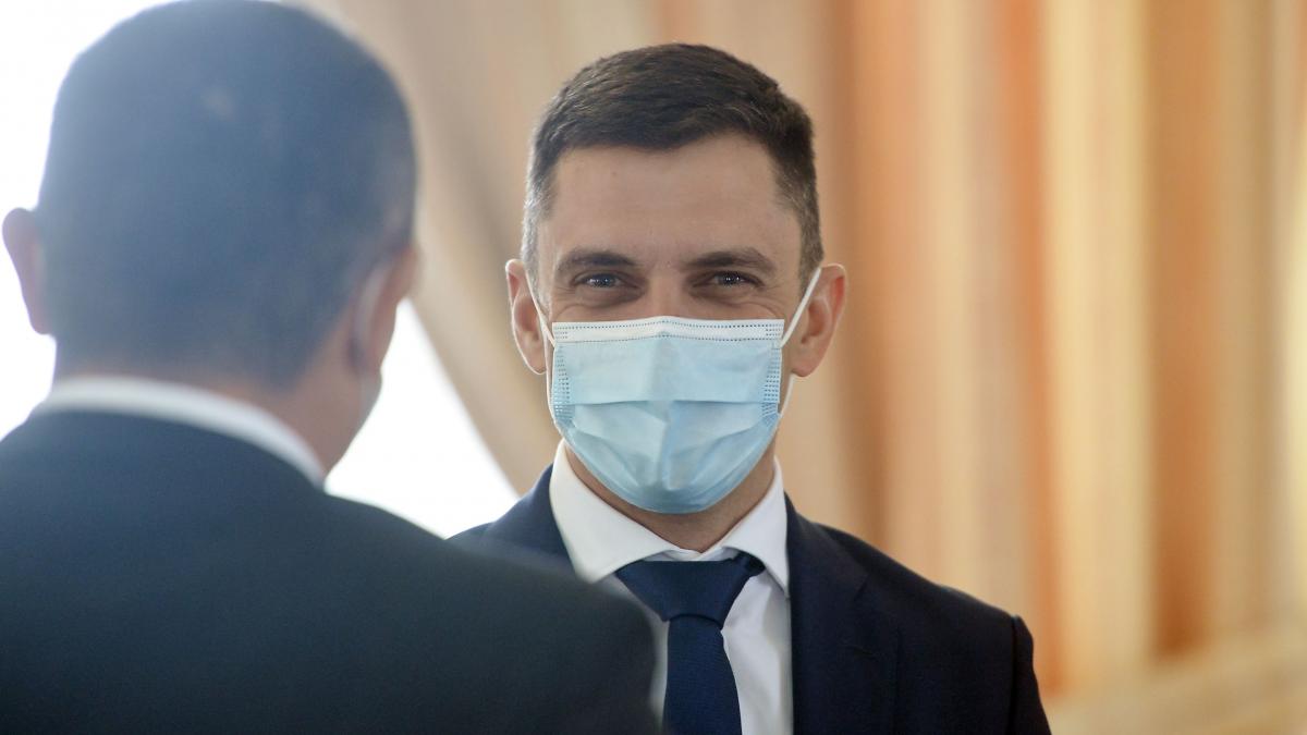 Cât rezistă un ministru pe bicicletă? Eduard Novak a început pregătirile pentru Jocurile Olimpice