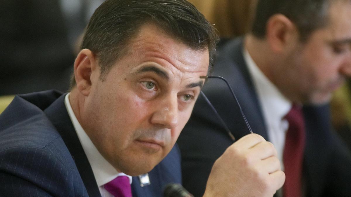 Ca pe vremea PDL. Guvernul Orban a „spart” peste un miliard pe săli de sport și bazine de înot, în anul pandemiei