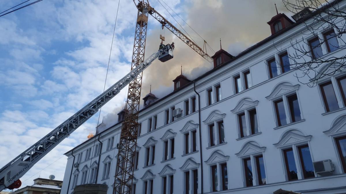 ISU Suceava: Incendiul de la Palatul Administrativ a fost produs de un conductor electric defect