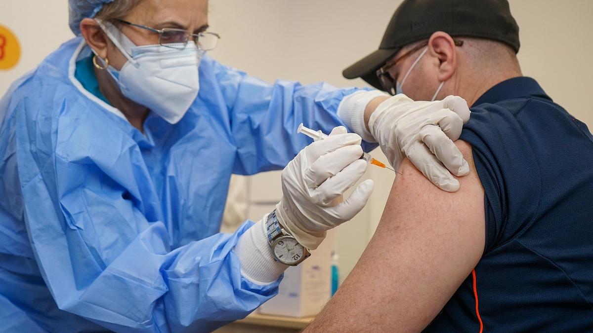 Mai bine te lipsești! Cât de complicat e să raportezi reacțiile adverse la vaccinare