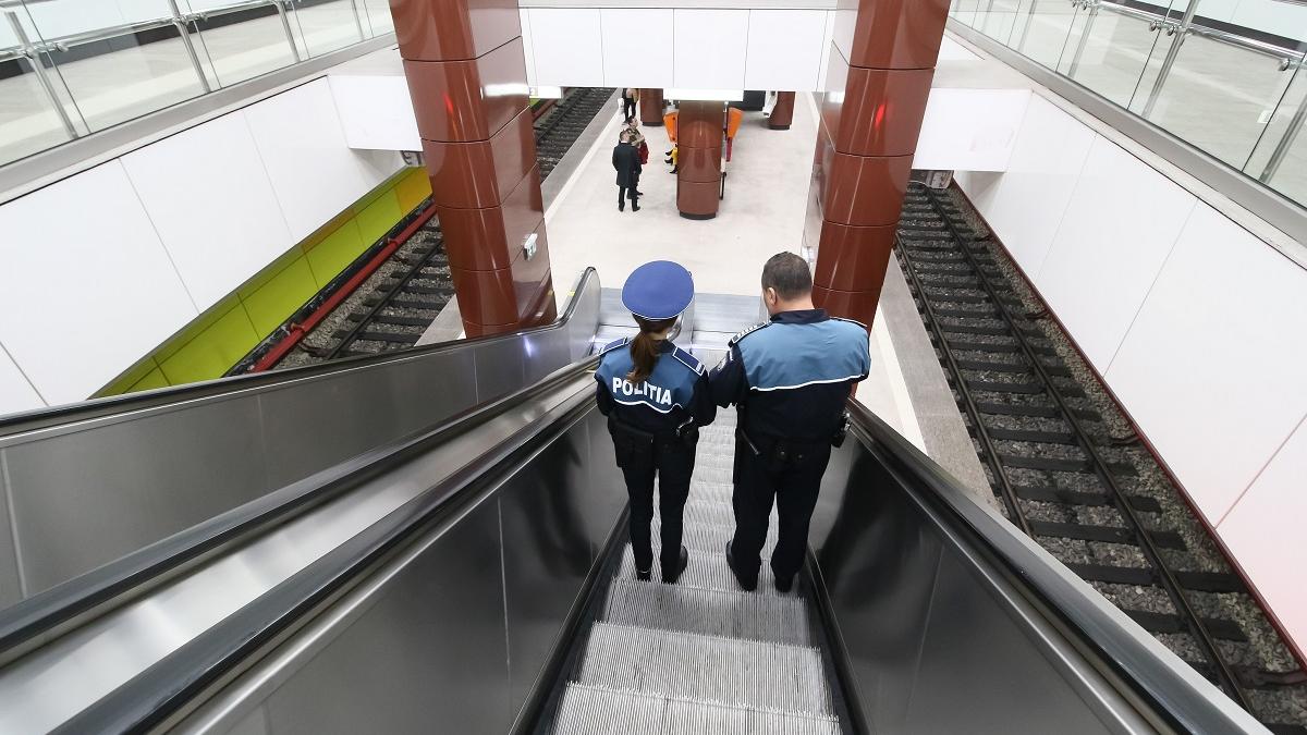 Tranșa a doua de cutii pentru transportul vaccinurilor, atribuită firmei care a livrat Poliției bastoane cu electroșocuri neconforme