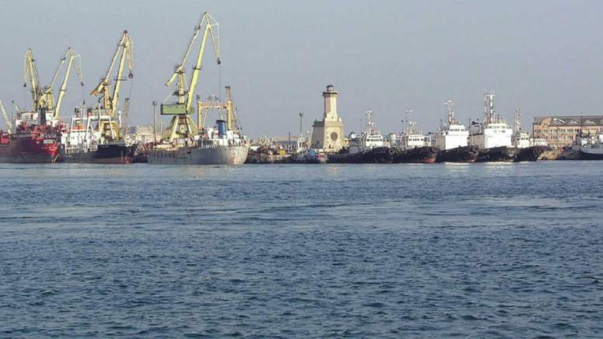 UPDATE. Nouă marinari salvați de pe nava care s-a scufundat în Marea Neagră au ajuns în Portul Constanța