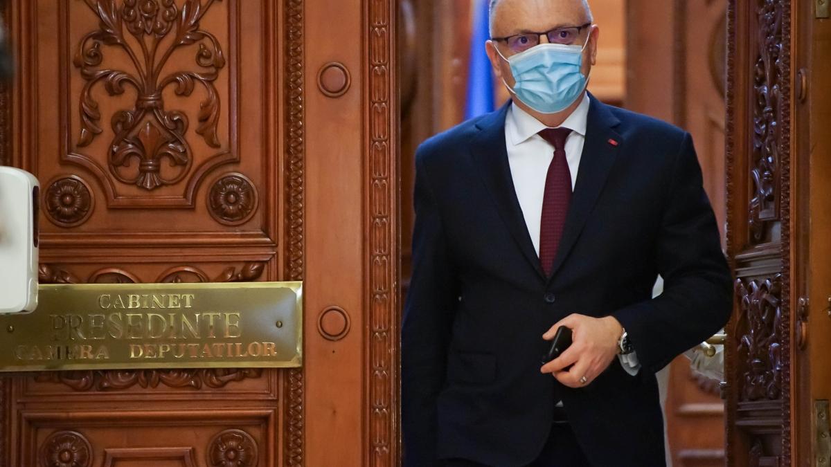 Tezele pentru acest an școlar sunt suspendate! Cum se va face media semestrială