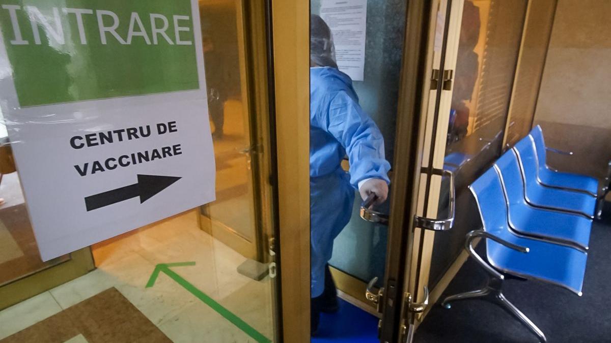 Peste 740.000 de persoane s-au înscris pe listele de așteptare pentru vaccinare 