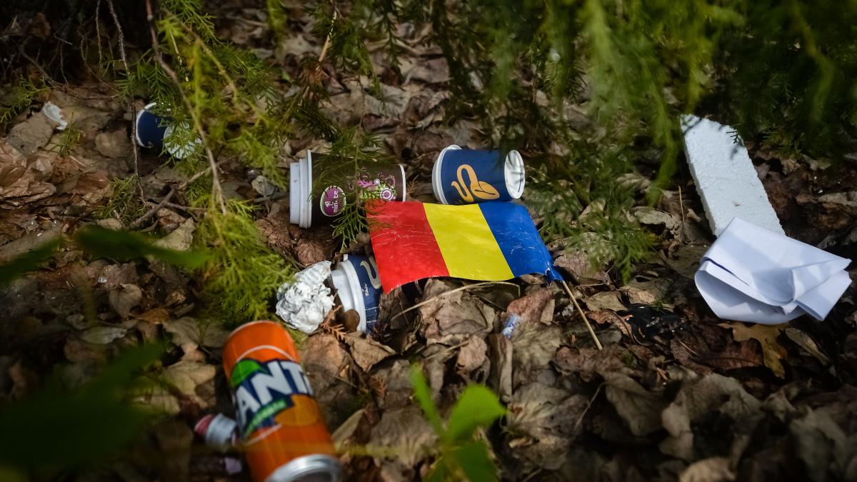 Un teren din Sectorul 5, care risca să devină focar de infecție, a fost igienizat