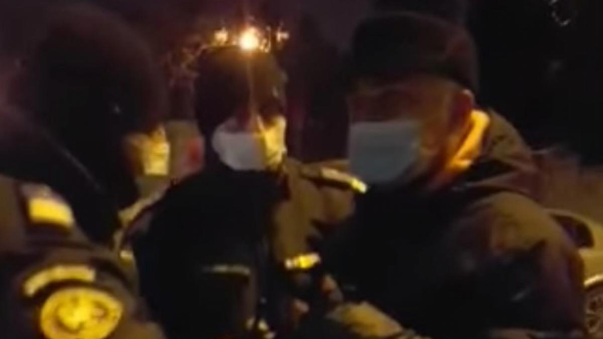 Galați: Protestatarii au aruncat cu pietre și petarde spre jandarmi