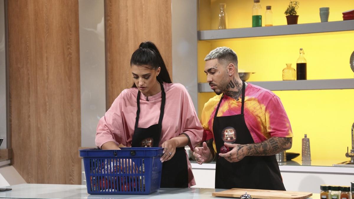 Chefi la cuțite – lider de audiență luni seara  Antonia și Alex Velea, surpriza serii la audițiile pe nevăzute, diseară, la Antena 1