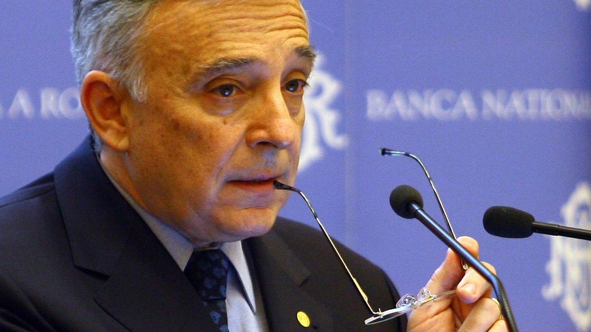 Mugur Isărescu vorbeşte pentru prima dată după un an de pandemie despre impactul iniţial în economie