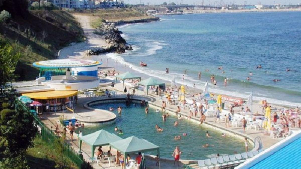 Cum începe sezonul estival pe litoral. Prefect: Magazinele se închid la ora 18.00