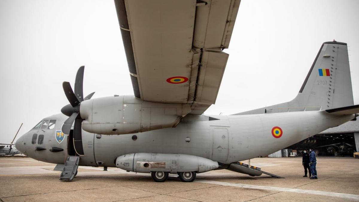 Patru pacienți cu COVID de la București au fost duși la Iași, cu aeronavă Spartan