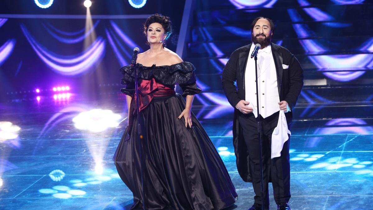 Adriana şi Romică se transformă în Leontina Văduva si Luciano Pavarotti. Adriana: „Îmi vine să plâng, să plec acasă!”