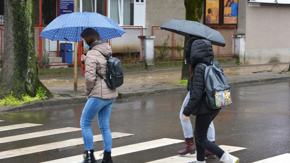 Prognoza METEO pentru București. Meteorologii anunță că este posibil să plouă în noaptea Învierii