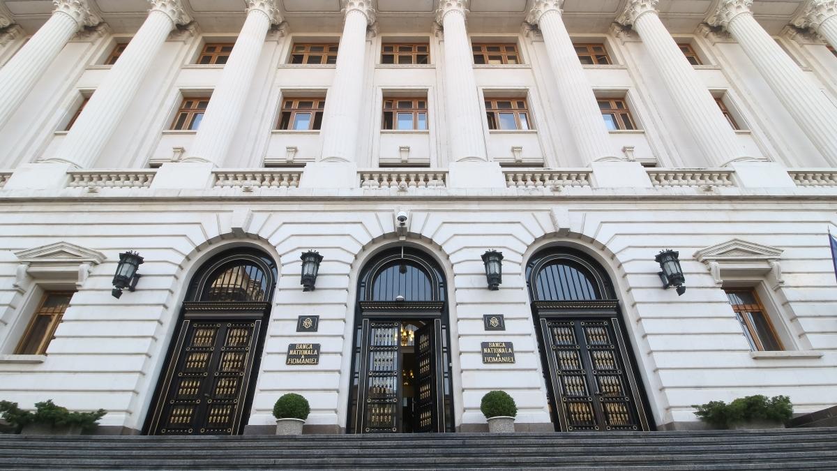 Renovarea WC-urilor la Banca Națională: o jumătate de hectar de faianță, 11 kilometri de conducte!