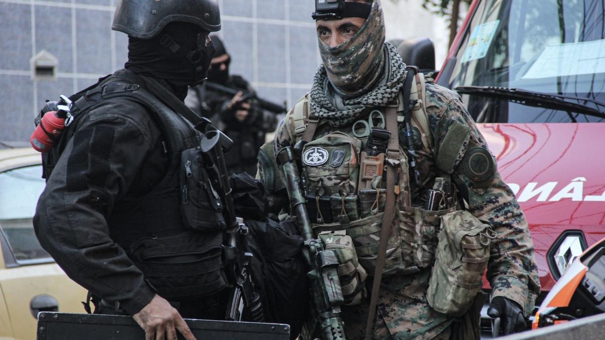 Zeci de morţi în Rio de Janeiro, în urma unui schimb de focuri între poliţie şi suspecţi