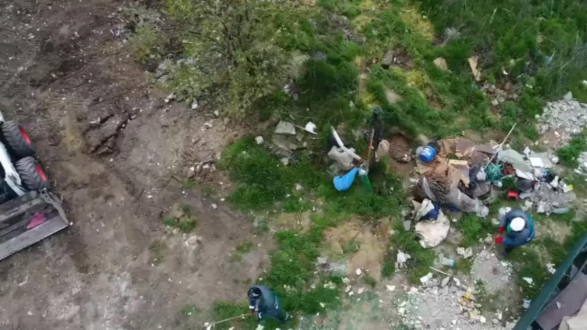 Angajați ai firmei de salubrizare din Sectorul 5, prinși folosind gunoiera pentru colectarea de deșeuri din Jilava