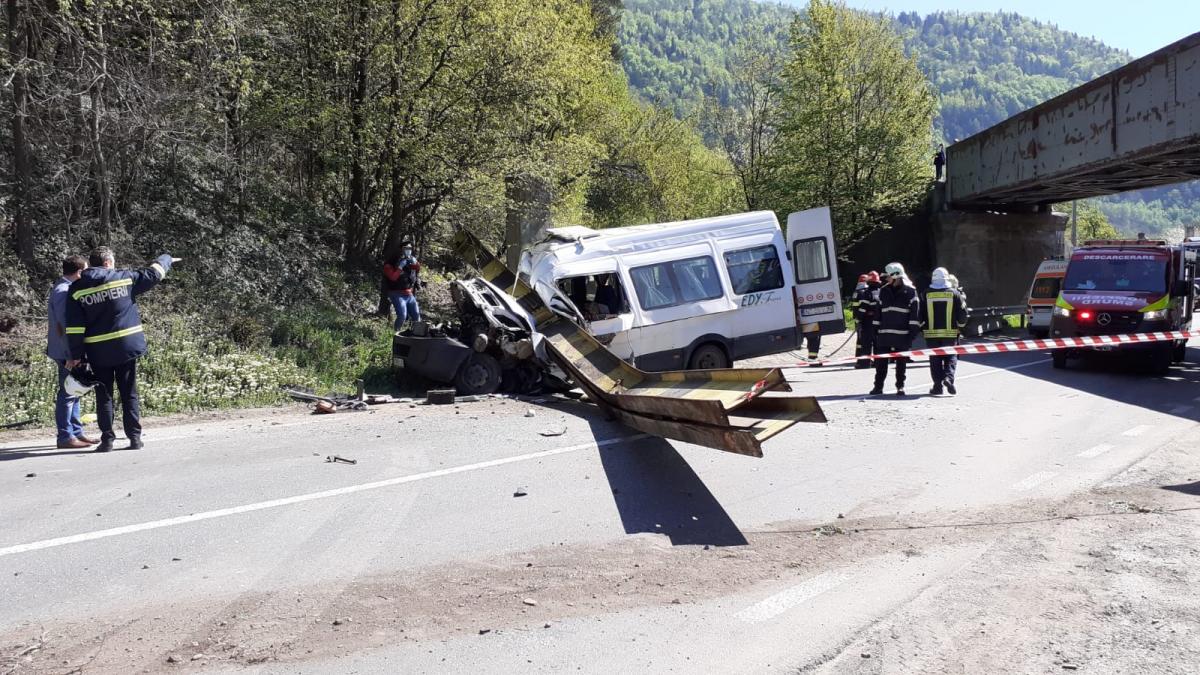 Grav accident în Neamț: Doi morți și alte persoane în stare gravă