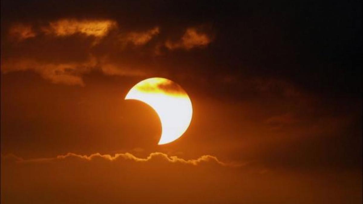 Eclipsă parțială de Soare în 10 iunie. Orele de la care se va vedea din România