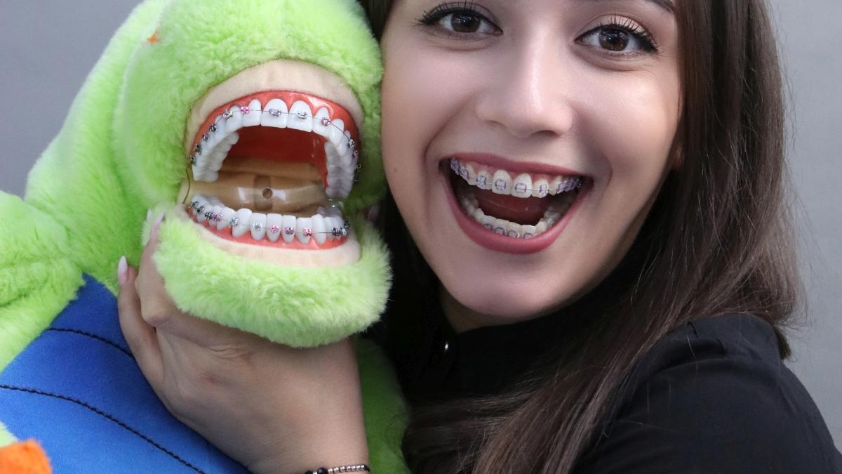 Când are nevoie copilul meu de un aparat dentar si cum poate rezolva probleme legate de dinti strambi?