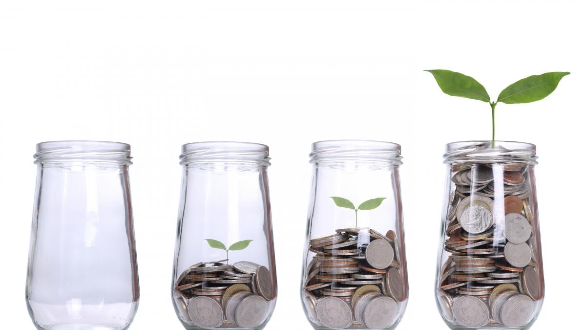 Trei motive pentru care ar trebui să începi să faci economii