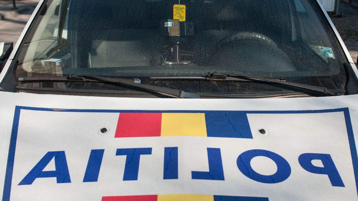 Microbuz școlar, implicat într-un accident în Caraș-Severin