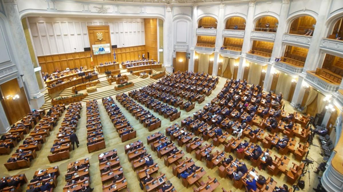 USR PLUS: Senatul a votat, cu majoritate de voturi, desființarea Institutului Revoluției Române