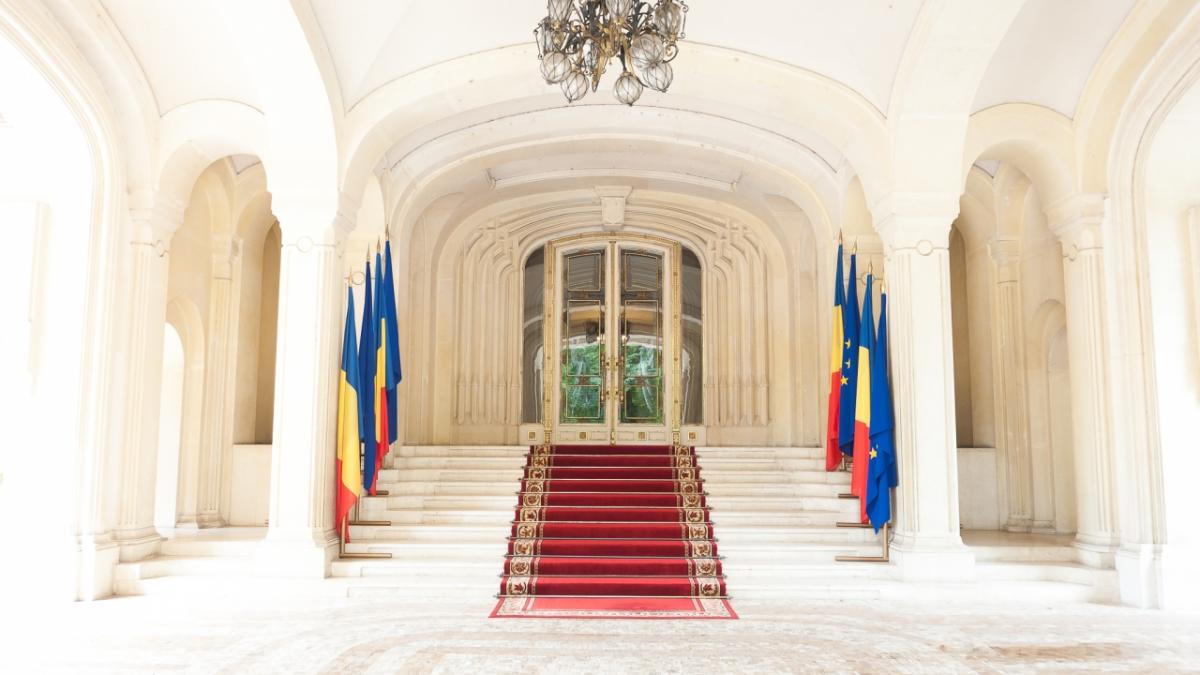 Palatul Cotroceni, iluminat sâmbătă seara în culorile drapelului României