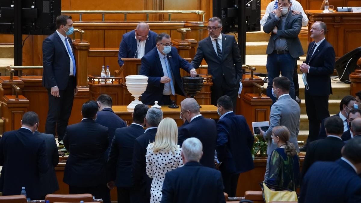 Moțiunea de cenzură a PSD a fost respinsă