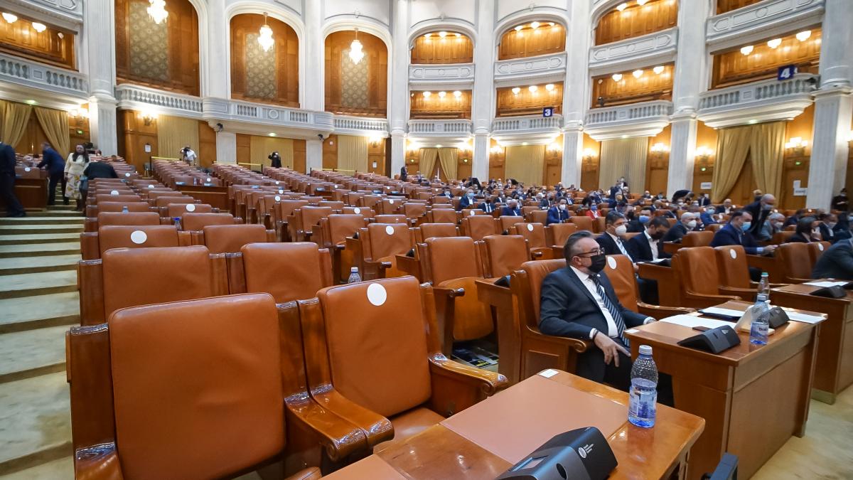 Parlamentarii intră  pe 1 iulie oficial in vacanța. Când se vor întoarce aleșii din nou la munca