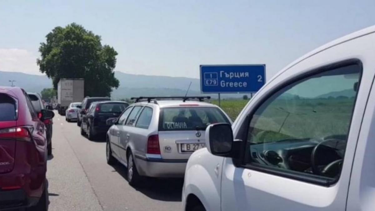 Virusul lovește după miezul nopții și-i ocolește pe cei aflați în tranzit