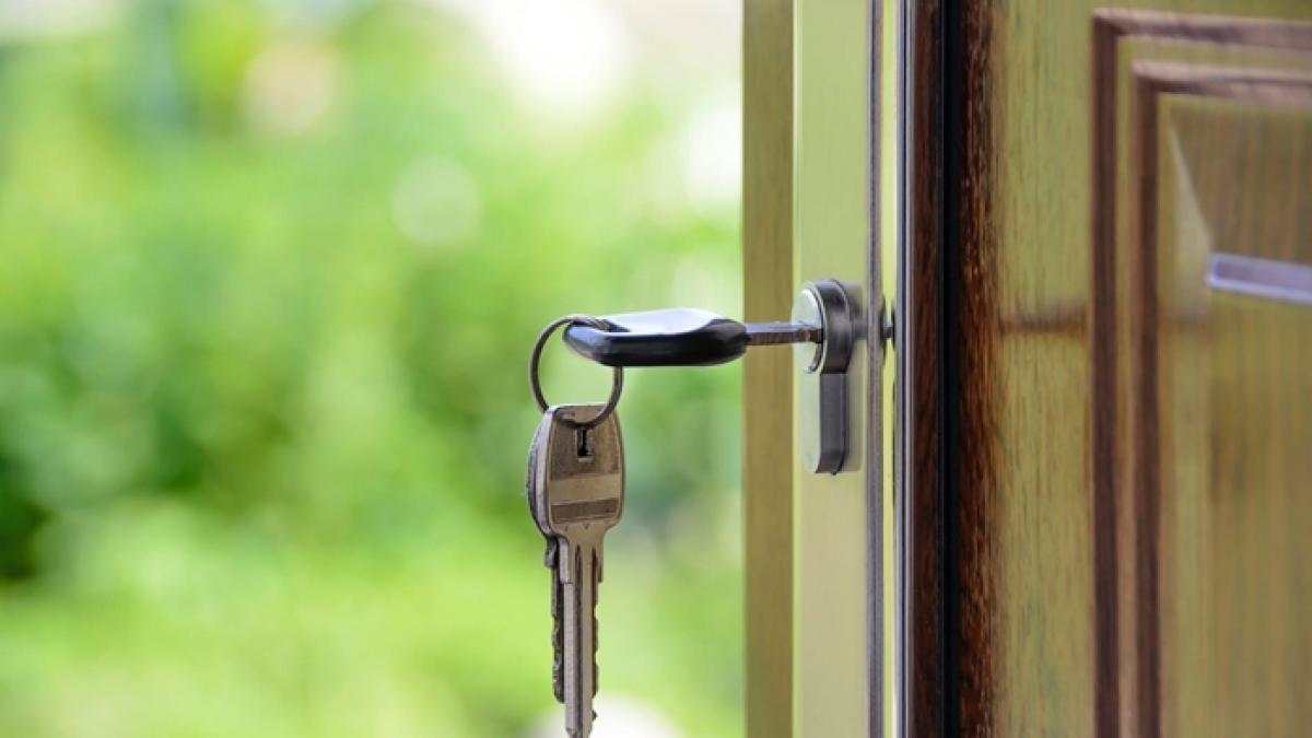 BNR: Un român trebuie să muncească 9 ani pentru a-şi cumpăra un apartament 