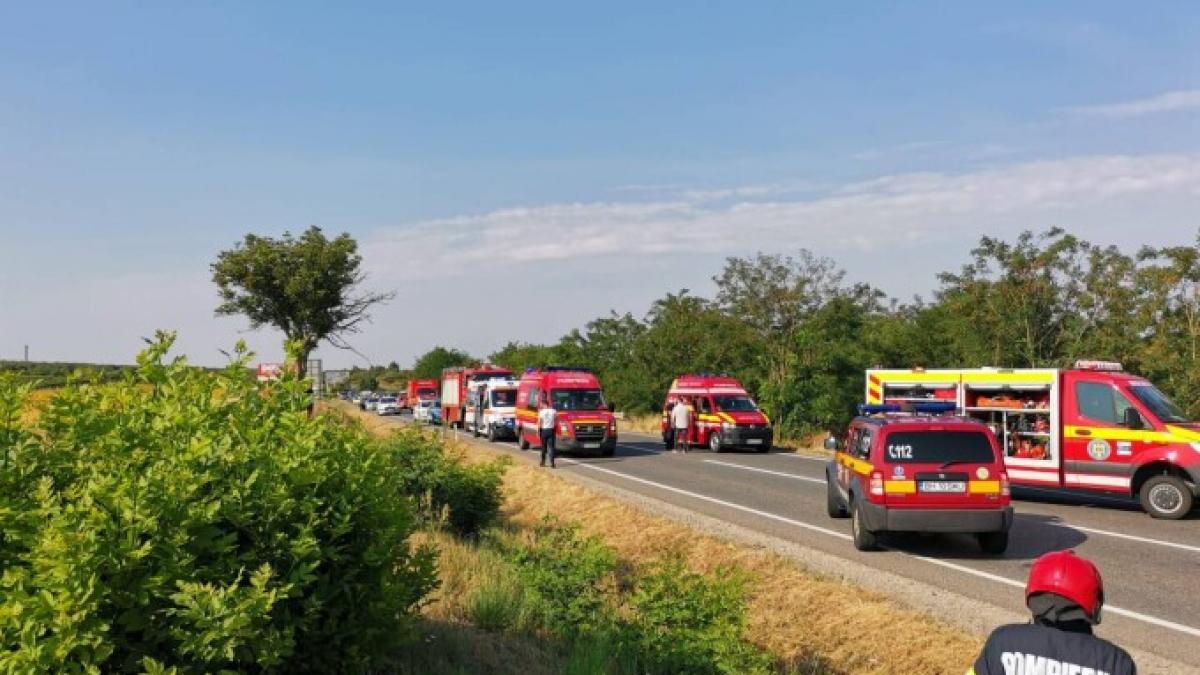 Două persoane, printre care şi un minor, au MURIT într-un accident grav, în Bihor