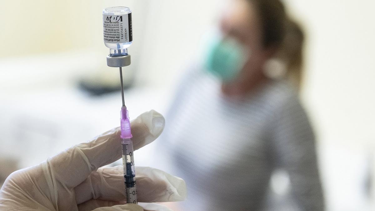 Nicio persoană vaccinată cu AstraZeneca în ultimele 24 de ore. Peste 14.000 de români vaccinați azi