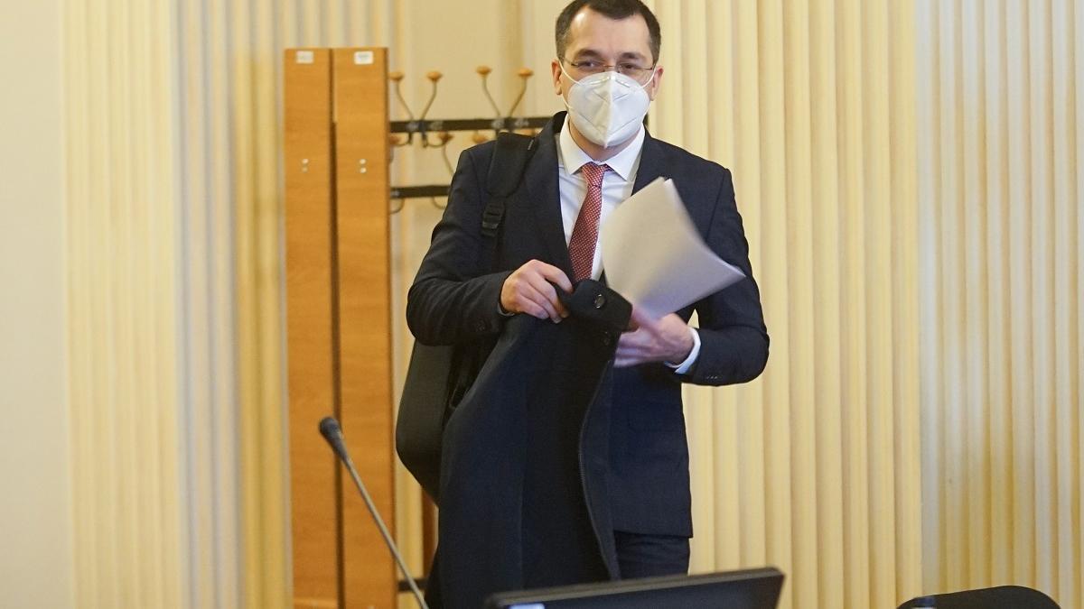 Vlad Voiculescu, atac la premier: Vaccinarea a plecat cu șireturile legate de esențiali și s-a înecat în campania lui Cîțu