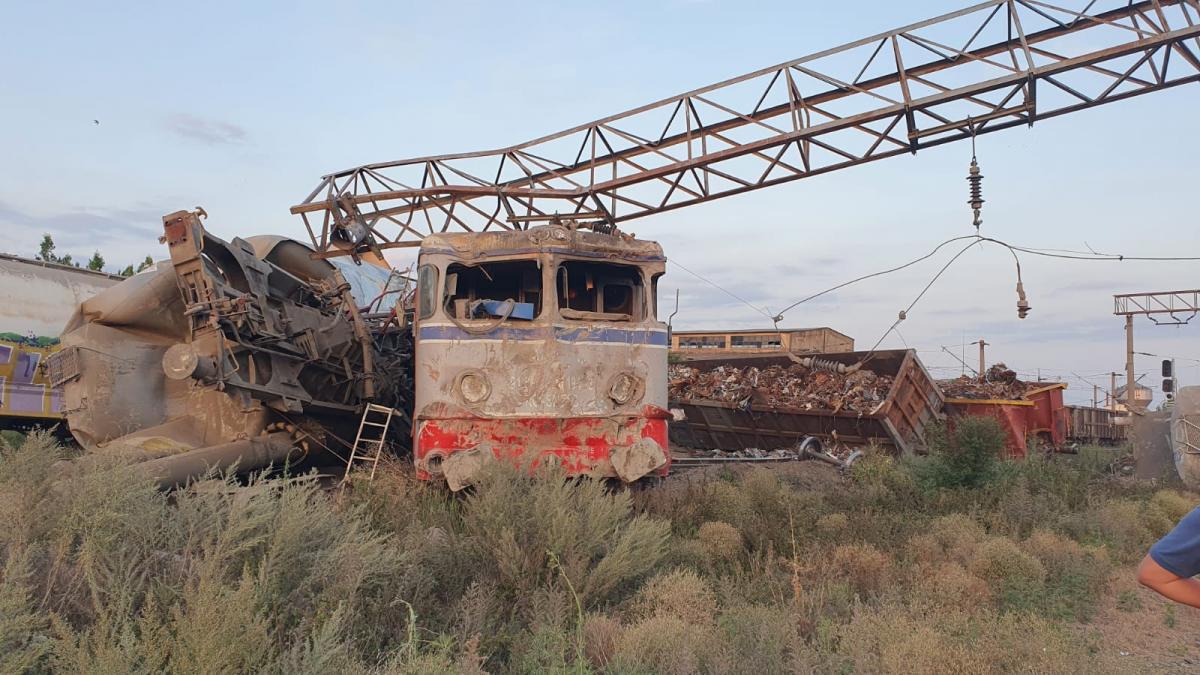 Două trenuri de marfă s-au ciocnit în Ialomița. Trenurile spre și dinspre Litoral circulă, tractate cu locomotive Diesel, între stațiile Ovidiu - Fetești - Bărăganu