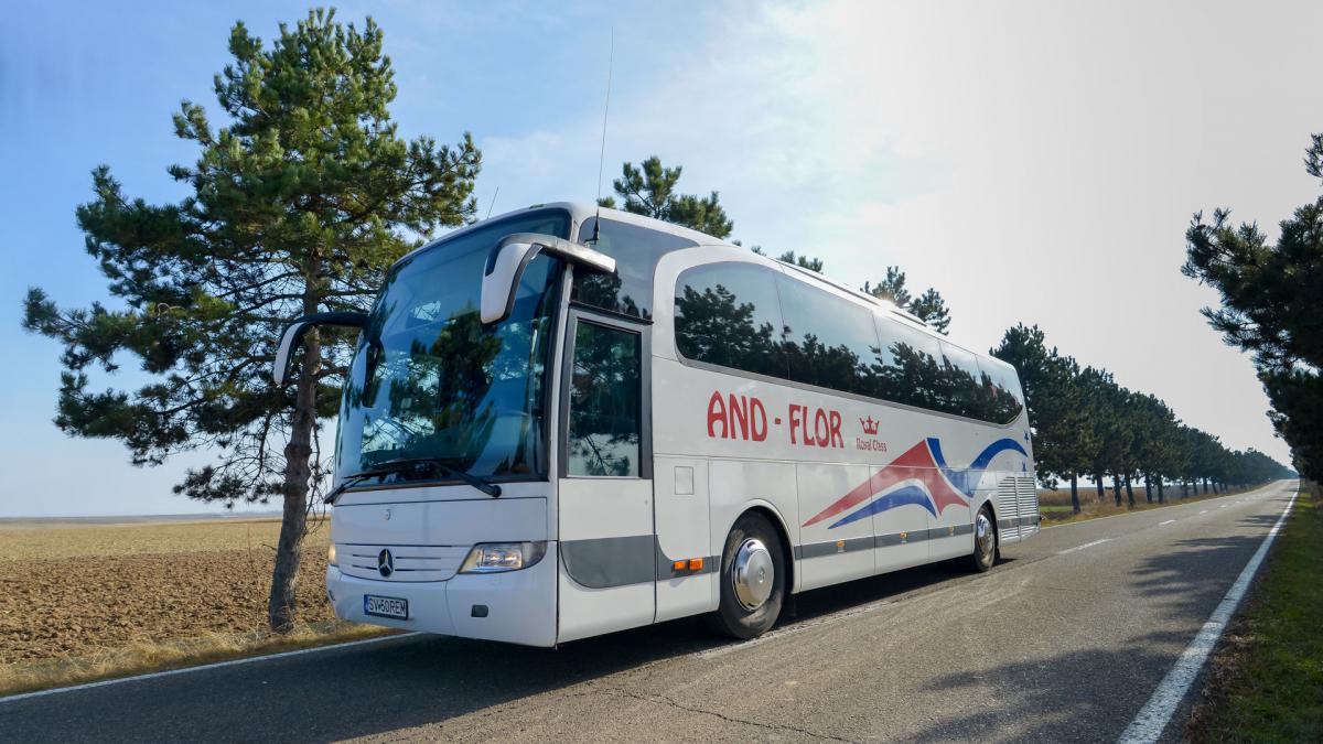 Circa 30 de români au petrecut noaptea în Vama Kulata, așteptând un autocar să îi aducă în țară