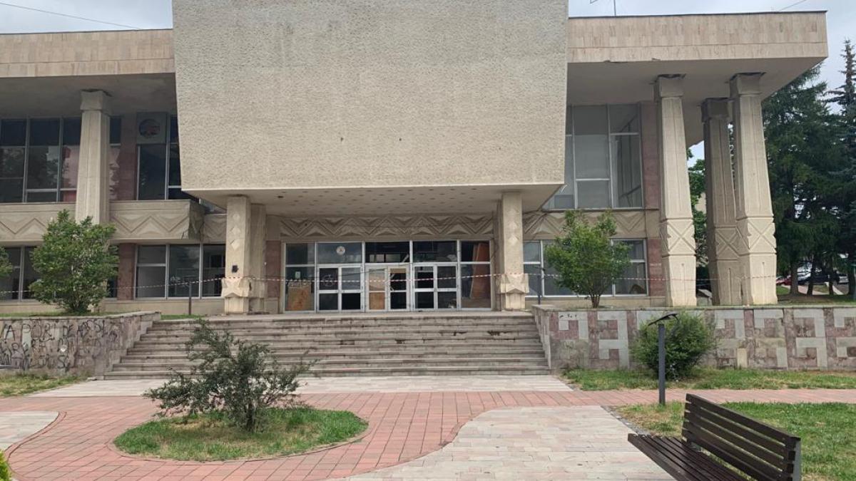 Casa de Cultură a Sindicatelor din Sfântu Gheorghe, furată bilingv a doua oară