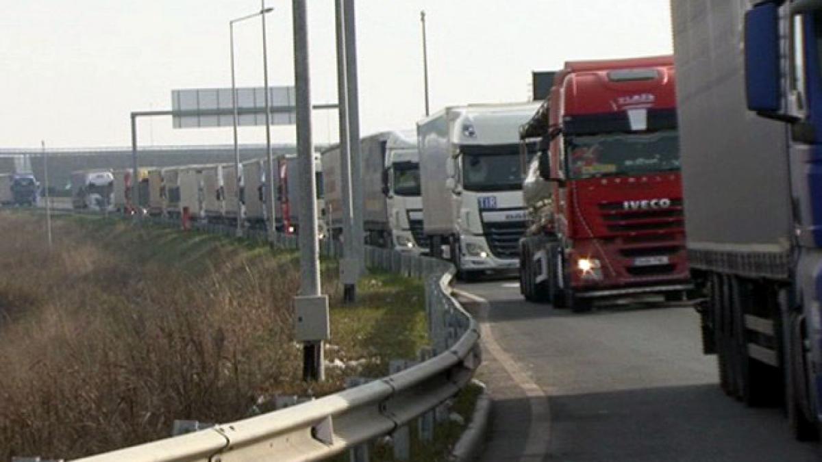 Circulatie blocat pe Autostrada Soarelui, din cauza unui TIR care s-a defectat