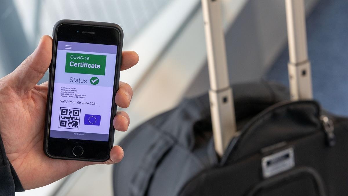 Certificatul sanitar COVID-19 a devenit obligatoriu în Italia şi pentru accesul în mijloacele de transport pe distanţe lungi