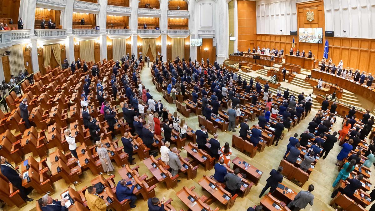 Plenul reunit al Parlamentului, convocat pentru citirea moțiunii de cenzură