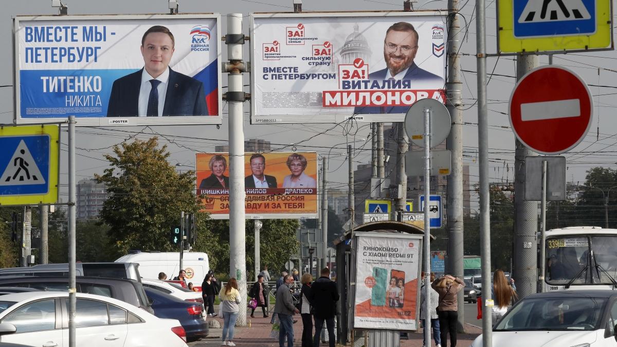 Partidul Rusia Unită,care îl susţine pe Vladimir Putin,este pe primul loc în scrutinul parlamentar