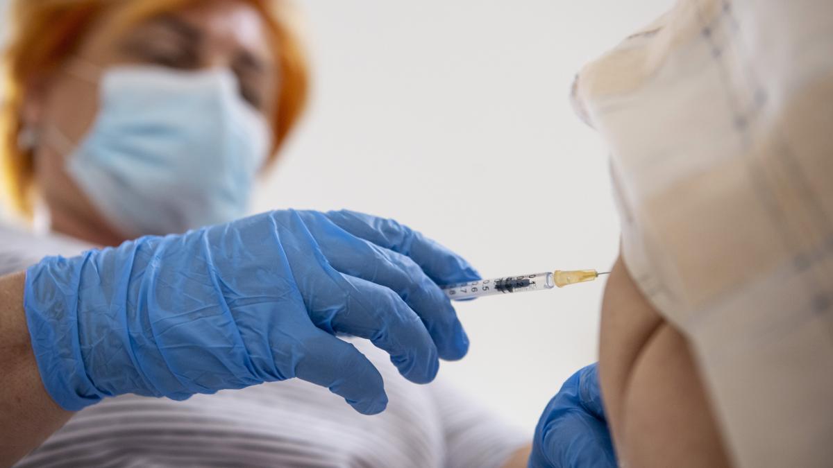 Coronavirus: Republica Cehă a început vaccinarea cu a treia doză