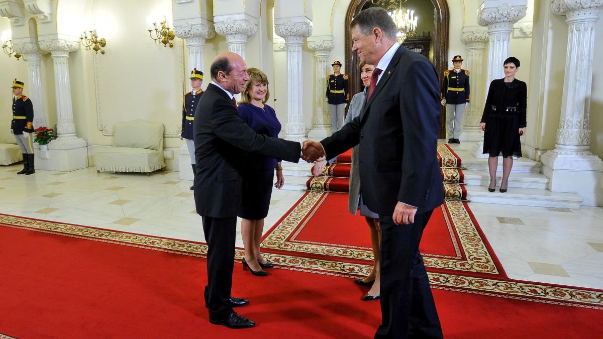 Metoda brevetată de Băsescu, în 2009, luată în calcul de Iohannis. Zilele lui Cîțu la Guvern sunt numărate. Important este cine și cum le numără