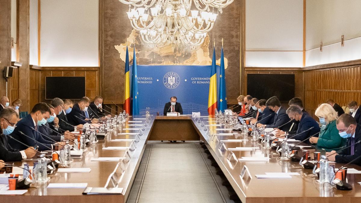 VIDEO Guvernul anunță noile restricții: Doar vaccinații au voie la restaurant sau la spectacol